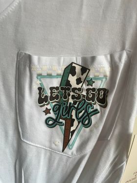 Oversized, pre tied pocket t shirt with Let's go girls Size XS